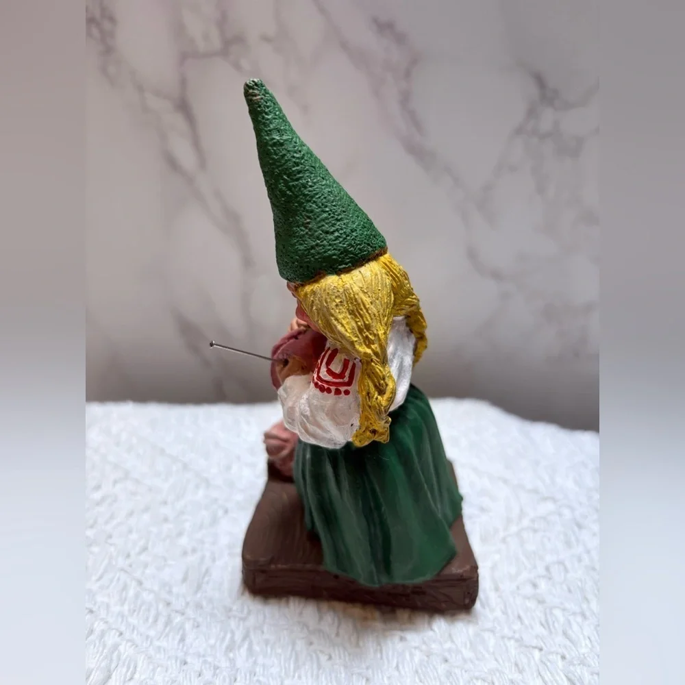 Artina vintage knitting